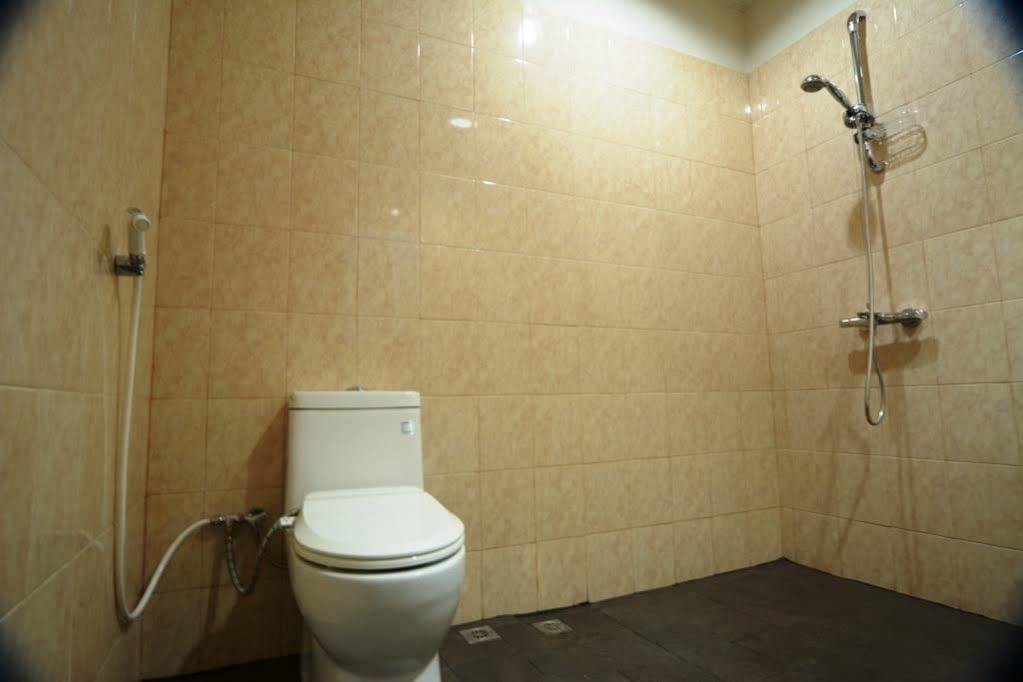 Oyo 3950 The Ratna Hotel Kuta Lombok Εξωτερικό φωτογραφία